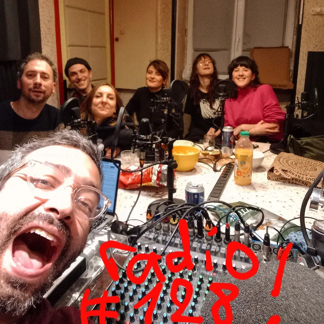 Un maximum d'invités pour un maximum de découvertes dans l'émission d'aujourd'hui avec en prime deux morceaux joués live par Manu Louis ! 🤗
⏰ 16h55-18h
📻 Radio Libertaire 89.4 FM ou wwww.radio-libertaire.org
Avec des morceaux de Chromb!, Negative Care, //LESS, Blanco Teta, Body Lens, La Bibliothèque de la Bergerie, Slauson Malone, Point Mort ainsi qu'un morceau en avant première du projet Terrain Vague ;)
@manu_louis_music
@chromb
@less_theband
@negative.care
@blanco.teta
@bodylensband
@la_bibliotheque_de_la_bergerie
@slauson.malone
@pointmortband
@terrainvague__
#radioshow #radiolibertaire